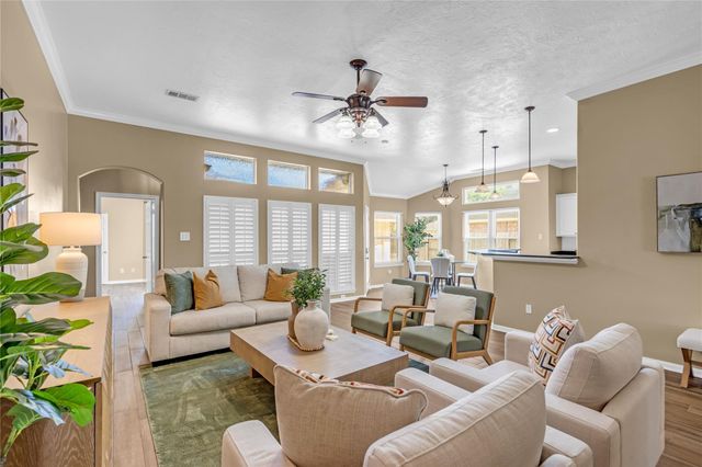 2709 W Oaks Boulevard, Pearland, TX 77584