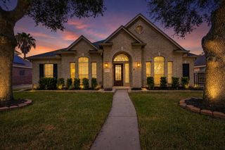 2709 W Oaks Boulevard, Pearland, TX 77584