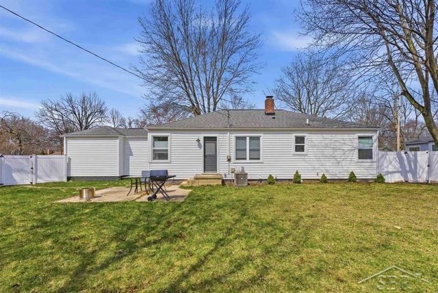 305 W Sugnet Road, Midland, MI 48640