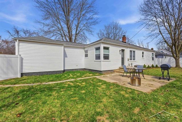 305 W Sugnet Road, Midland, MI 48640