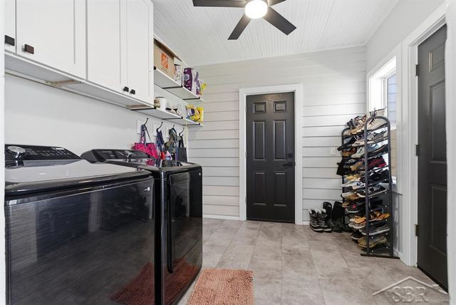 305 W Sugnet Road, Midland, MI 48640