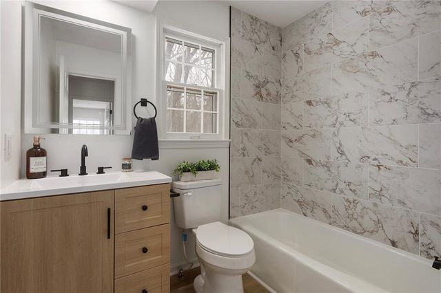 3502 Alpine Court, Lee's Summit, MO 64064