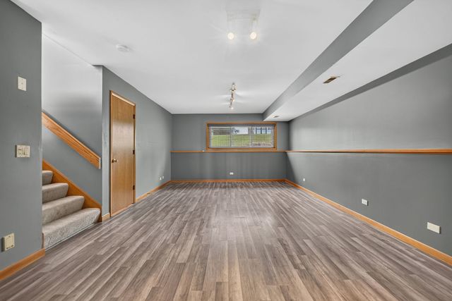 45W169 Hillview Lane, Hampshire, IL 60140