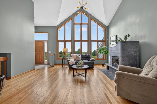 45W169 Hillview Lane, Hampshire, IL 60140