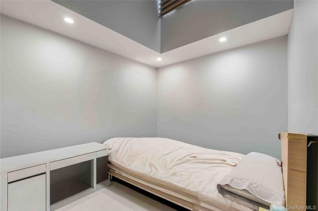 1324 Robin Lane 1195, Bayside, NY 11360