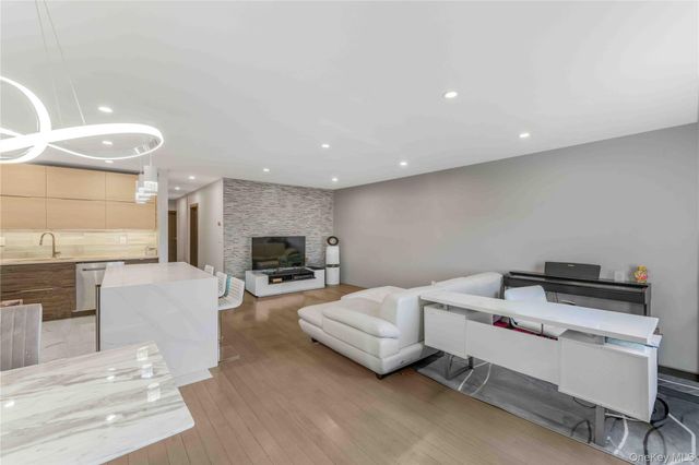 1324 Robin Lane 1195, Bayside, NY 11360