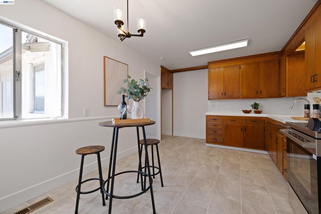 15512 Farnsworth St, San Leandro, CA 94579