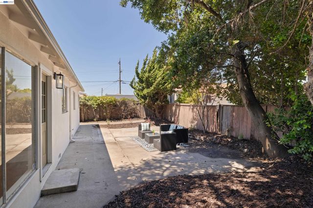 15512 Farnsworth St, San Leandro, CA 94579