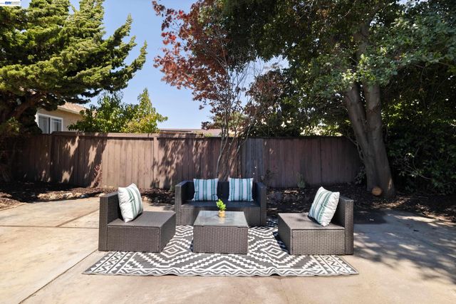 15512 Farnsworth St, San Leandro, CA 94579