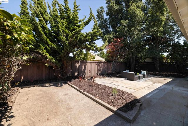 15512 Farnsworth St, San Leandro, CA 94579
