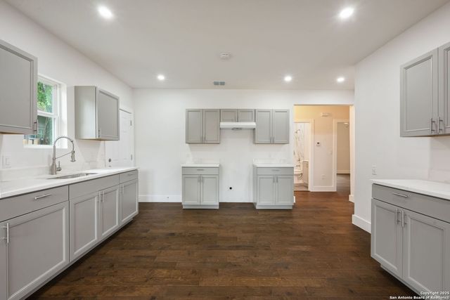 1030 elsmere, San Antonio, TX 78201