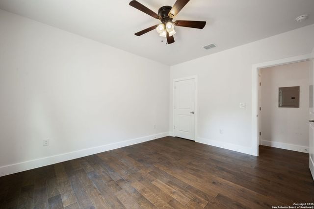 1030 elsmere, San Antonio, TX 78201