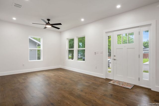 1030 elsmere, San Antonio, TX 78201