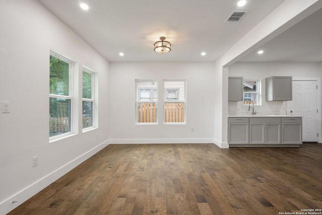 1030 elsmere, San Antonio, TX 78201