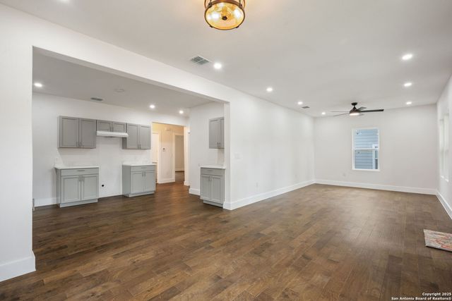 1030 elsmere, San Antonio, TX 78201