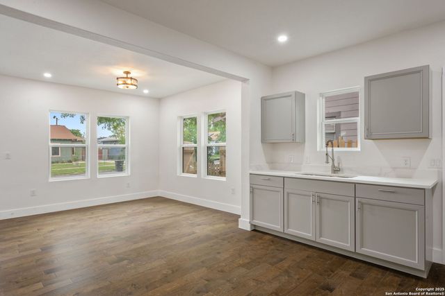 1030 elsmere, San Antonio, TX 78201