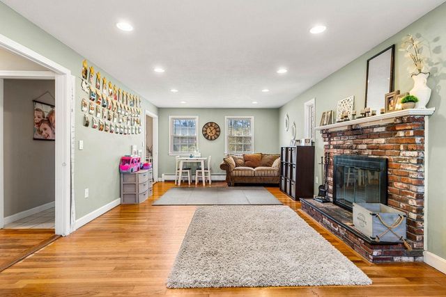 11 Fairway Drive, Amherst, NH 03031
