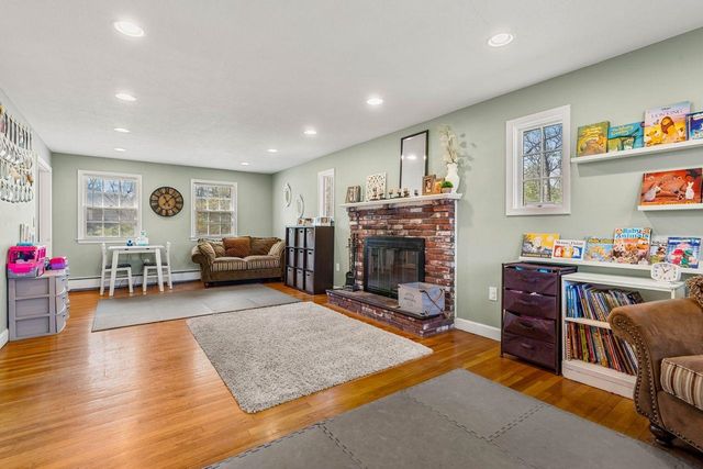 11 Fairway Drive, Amherst, NH 03031