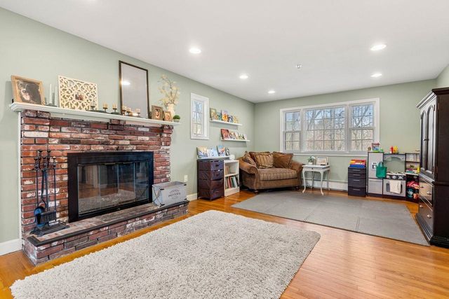 11 Fairway Drive, Amherst, NH 03031