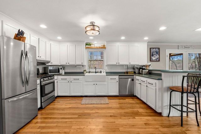 11 Fairway Drive, Amherst, NH 03031
