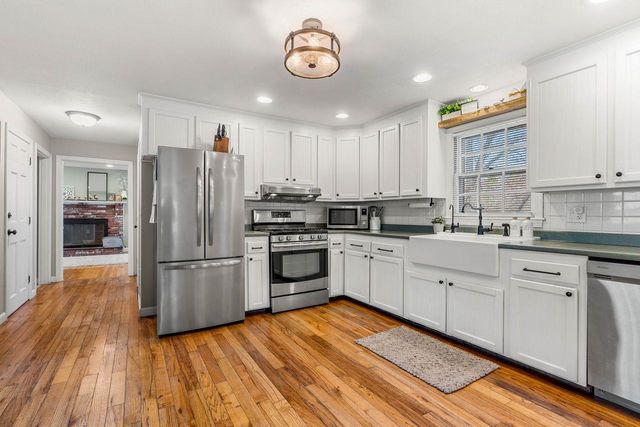 11 Fairway Drive, Amherst, NH 03031