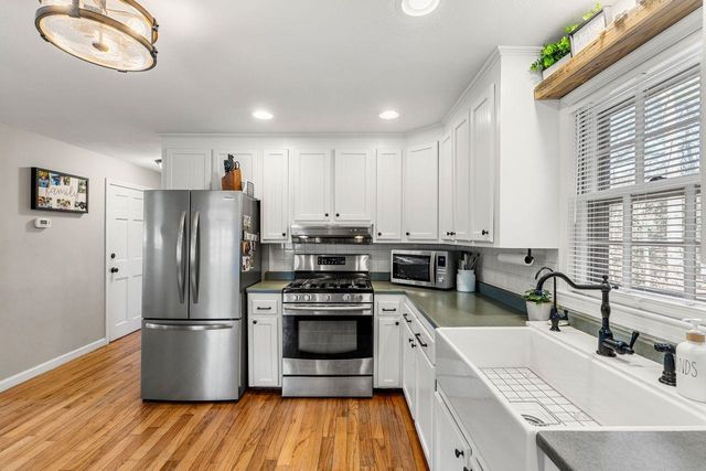 11 Fairway Drive, Amherst, NH 03031