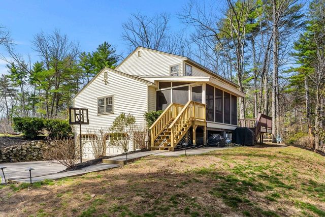11 Fairway Drive, Amherst, NH 03031