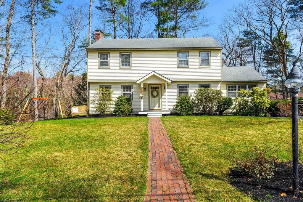 11 Fairway Drive, Amherst, NH 03031