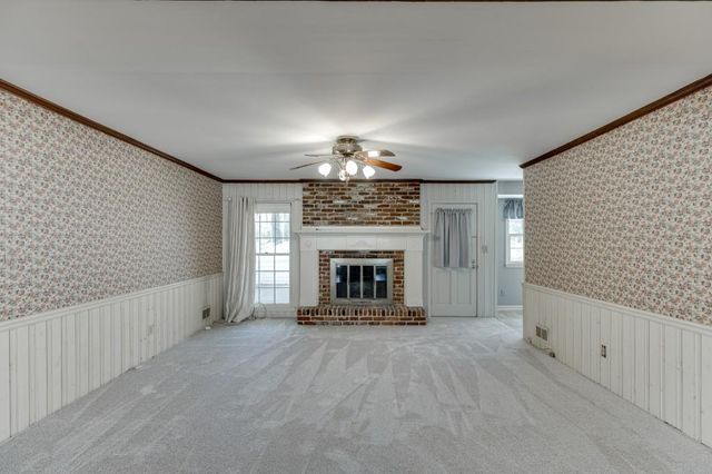 1301 Renee Drive SW, Lilburn, GA 30047