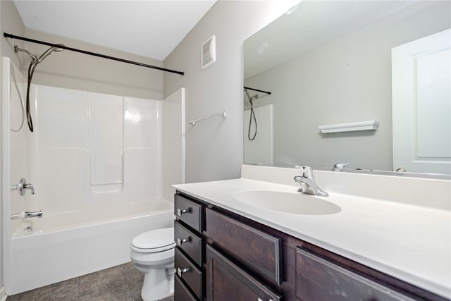 197 79th Street, West Des Moines, IA 50266