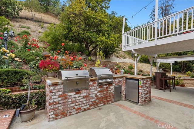20224 Chapter, Woodland Hills, CA 91364