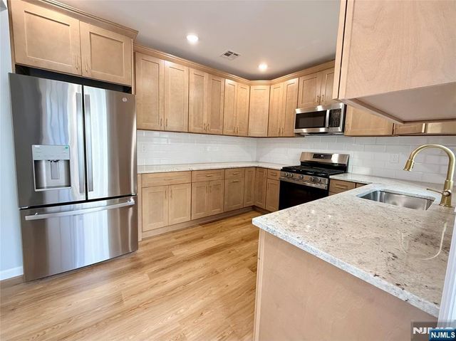 13 Roosevelt Avenue A, Lodi, NJ 07644