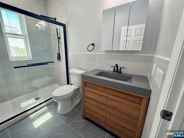 13 Roosevelt Avenue A, Lodi, NJ 07644