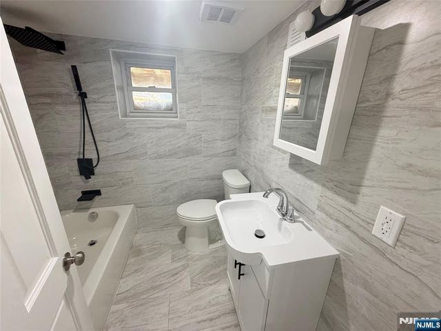 13 Roosevelt Avenue A, Lodi, NJ 07644