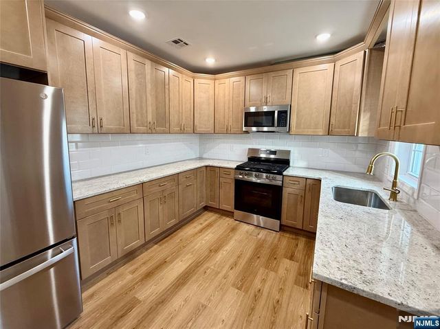 13 Roosevelt Avenue A, Lodi, NJ 07644