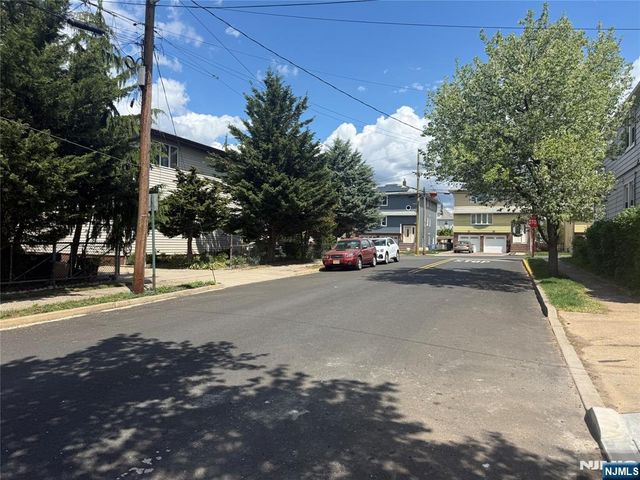 13 Roosevelt Avenue A, Lodi, NJ 07644