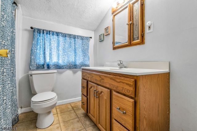 34 Salrit Ave, Waldwick Boro, NJ 07463