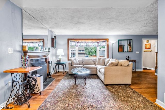 34 Salrit Ave, Waldwick Boro, NJ 07463