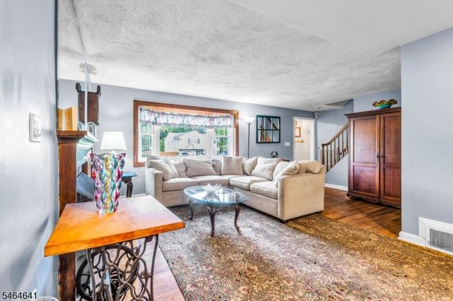 34 Salrit Ave, Waldwick Boro, NJ 07463