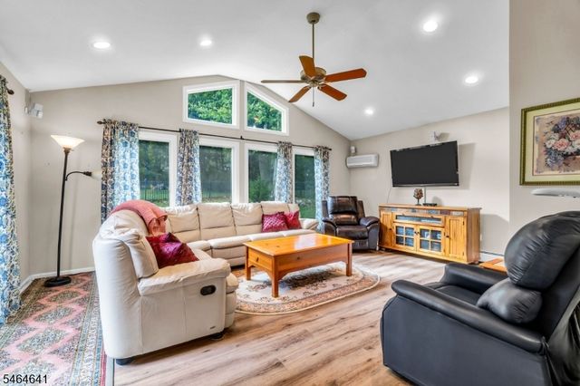34 Salrit Ave, Waldwick Boro, NJ 07463