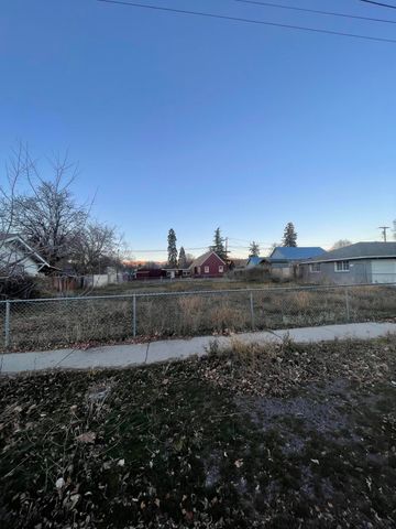 Vine Avenue 497,498, Klamath Falls, OR 97601