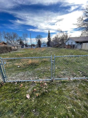 Vine Avenue 497,498, Klamath Falls, OR 97601