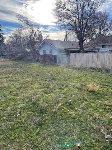 Vine Avenue 497,498, Klamath Falls, OR 97601