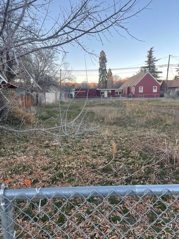 Vine Avenue 497,498, Klamath Falls, OR 97601