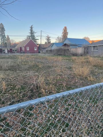 Vine Avenue 497,498, Klamath Falls, OR 97601