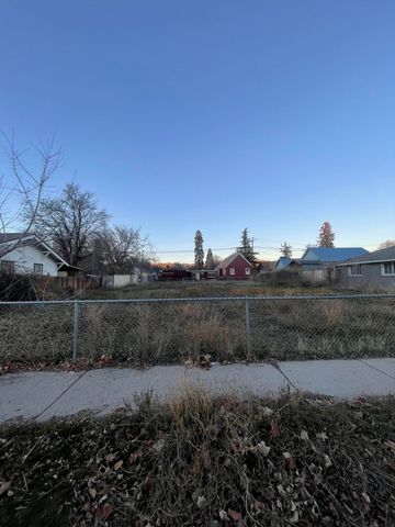 Vine Avenue 497,498, Klamath Falls, OR 97601