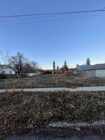 Vine Avenue 497,498, Klamath Falls, OR 97601