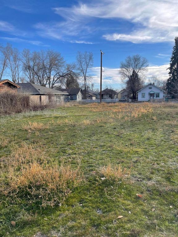 Vine Avenue 497,498, Klamath Falls, OR 97601