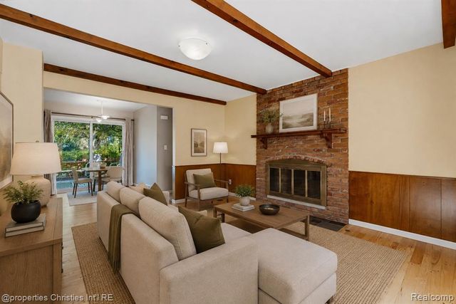 3560 Beach Road, Troy, MI 48084