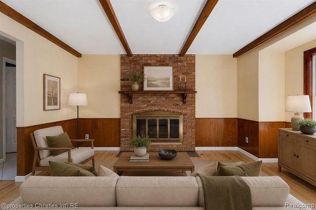 3560 Beach Road, Troy, MI 48084
